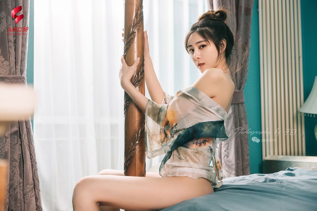 头条女神性感美女莫小希身着和服美胸翘臀丁字裤诱惑写真