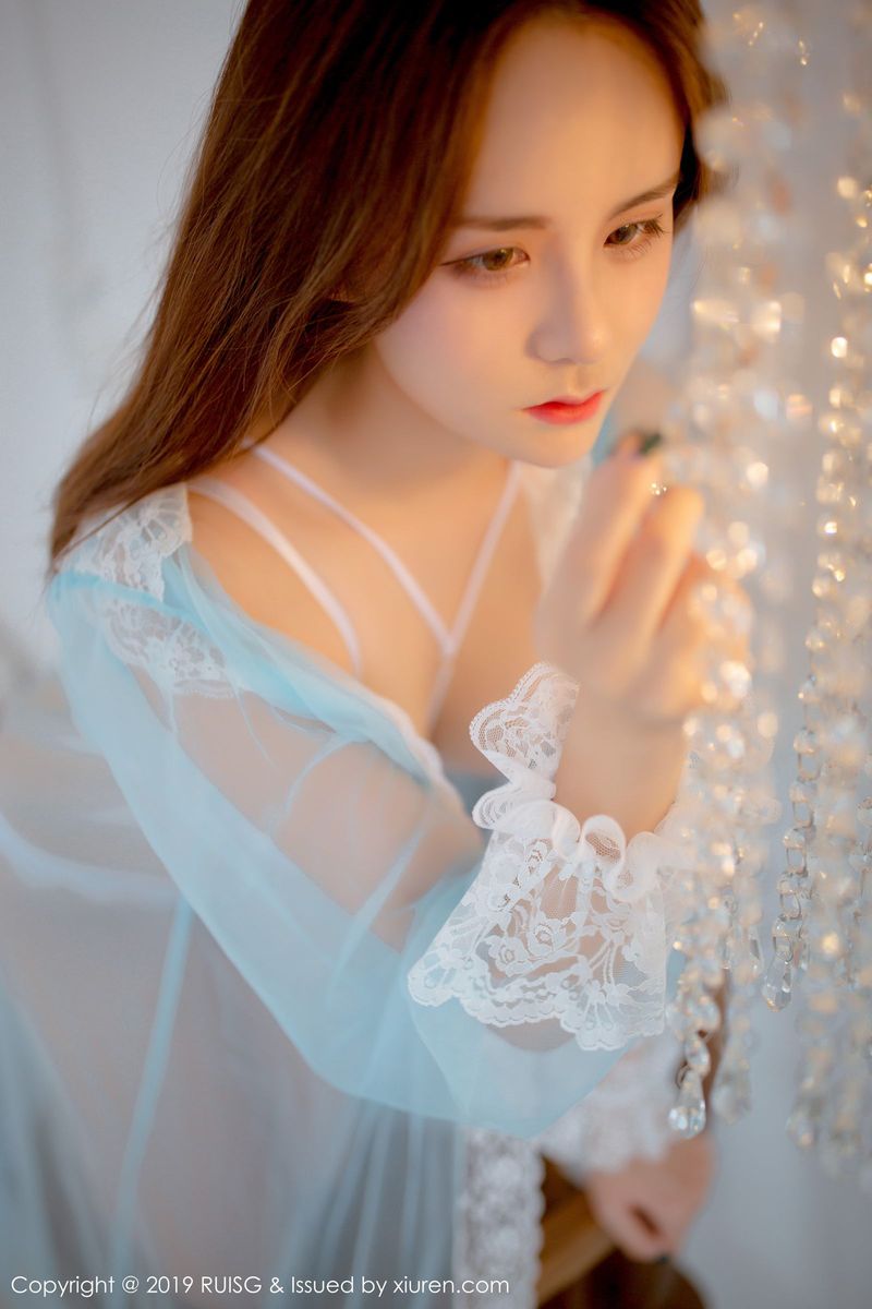 RUISG瑞丝馆新人模特Daisy琳琳白嫩美胸透视内衣诱惑首套写真