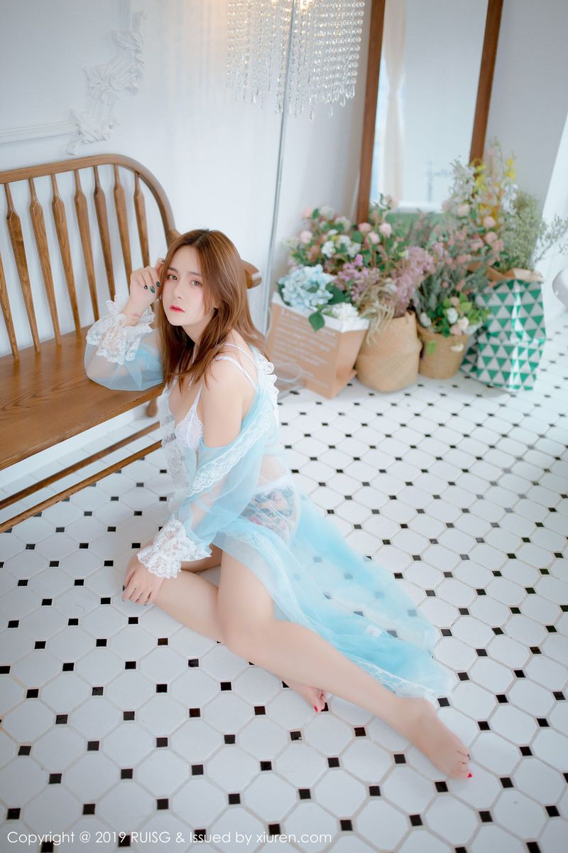 RUISG瑞丝馆新人模特Daisy琳琳白嫩美胸透视内衣诱惑首套写真