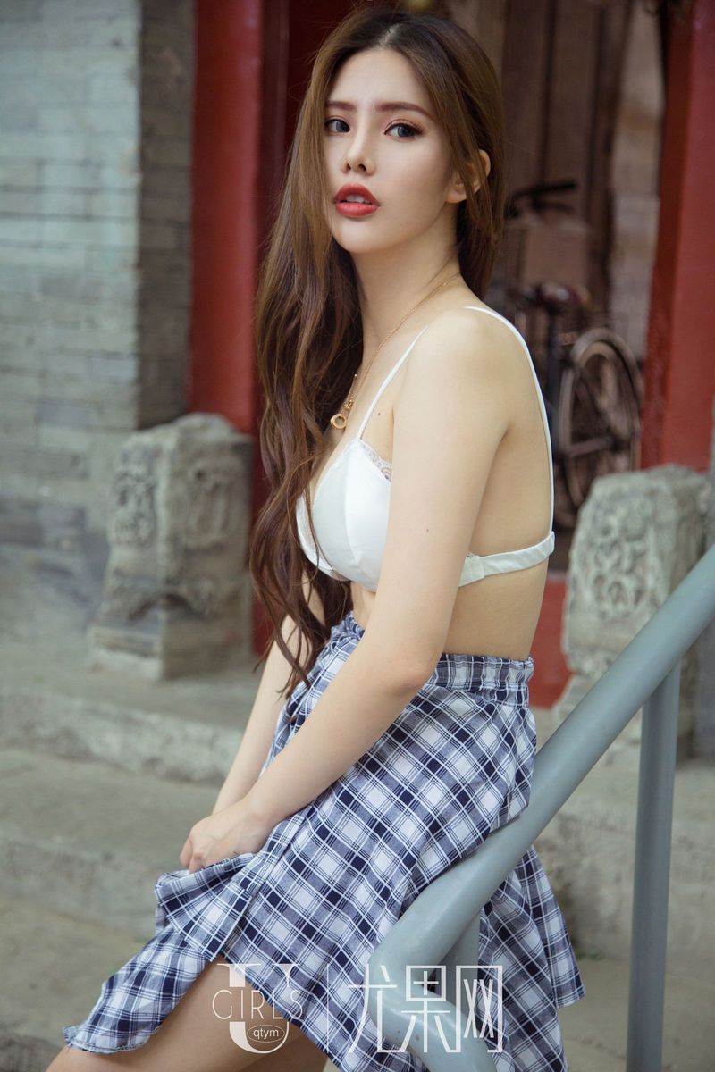 尤果网足球宝贝若彤boomboom格子裙性感白色内衣诱惑写真