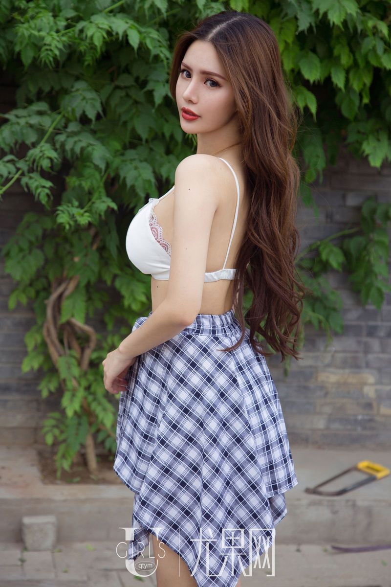 尤果网足球宝贝若彤boomboom格子裙性感白色内衣诱惑写真