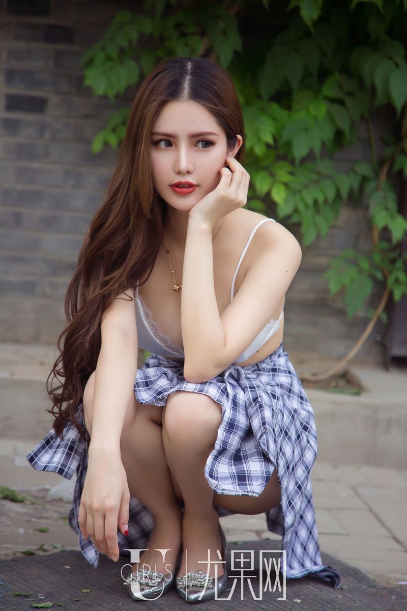 尤果网足球宝贝若彤boomboom格子裙性感白色内衣诱惑写真