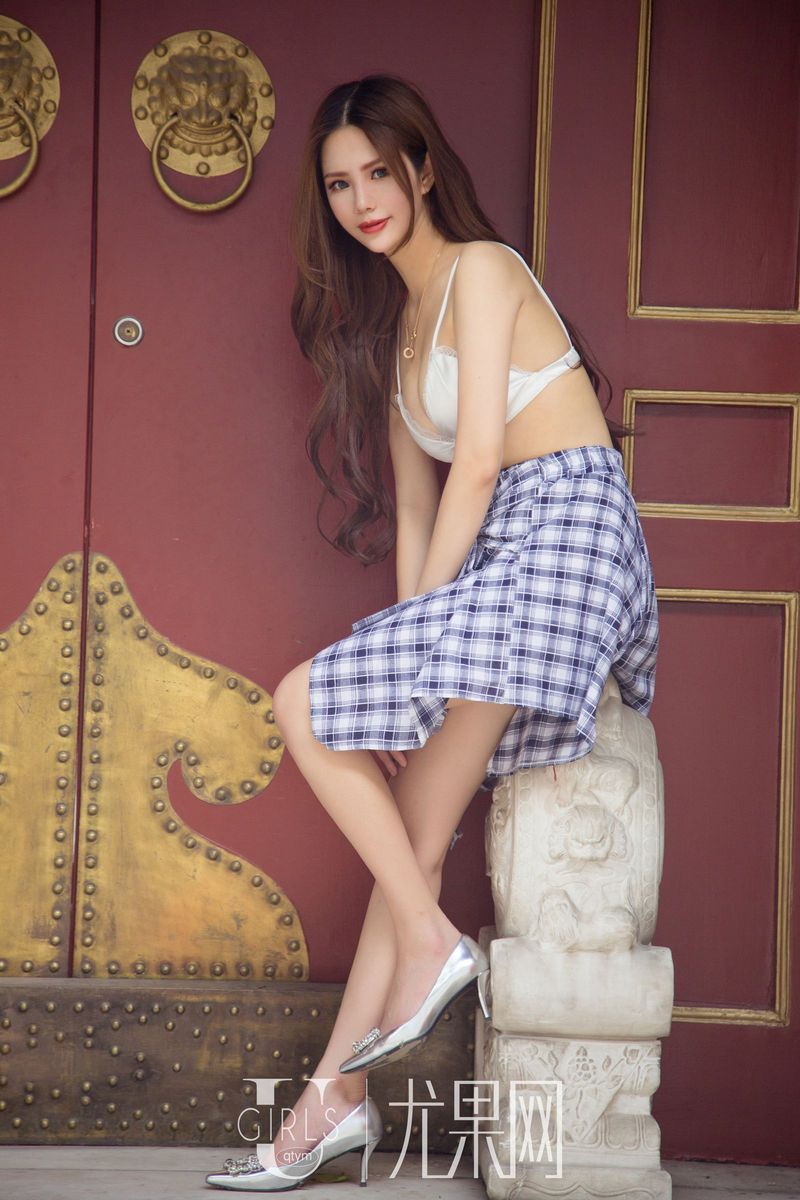 尤果网足球宝贝若彤boomboom格子裙性感白色内衣诱惑写真