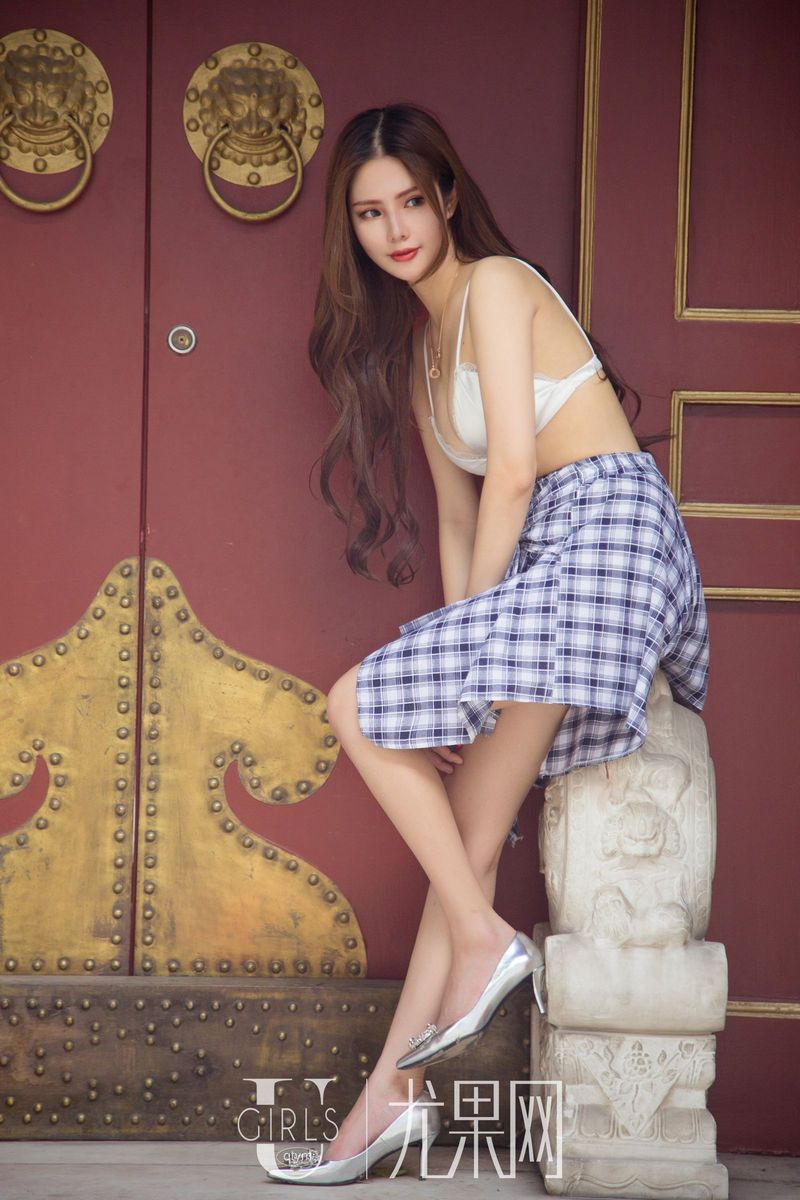 尤果网足球宝贝若彤boomboom格子裙性感白色内衣诱惑写真