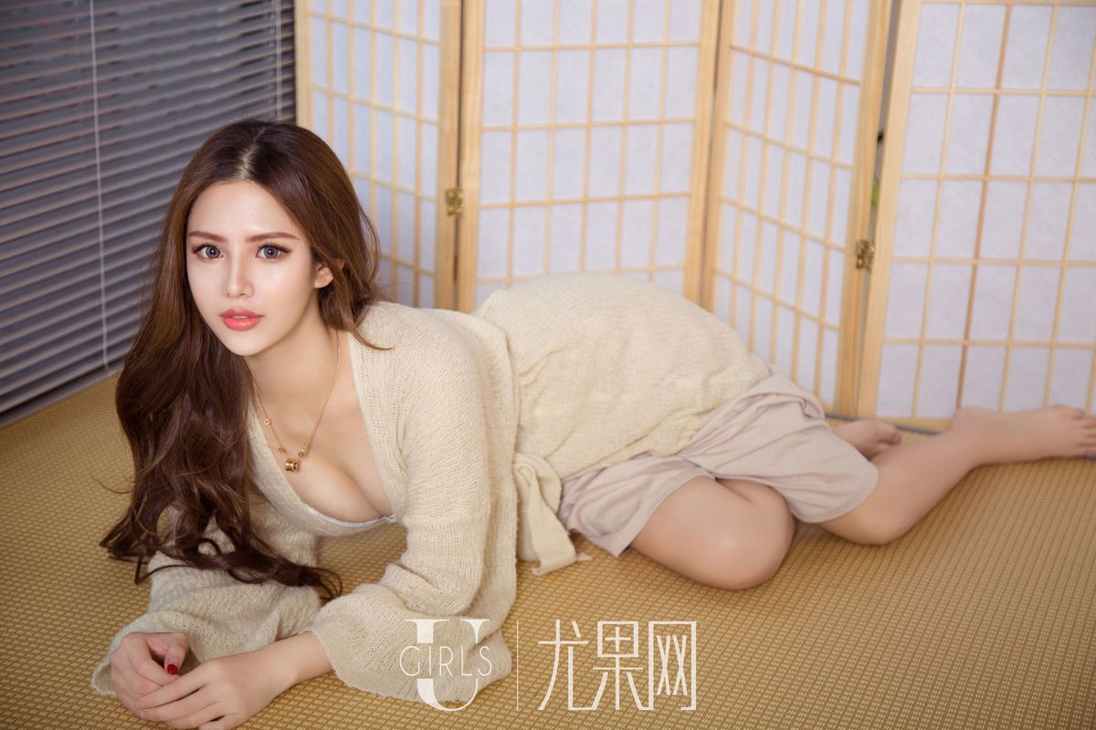 尤果网足球宝贝若彤boomboom格子裙性感白色内衣诱惑写真