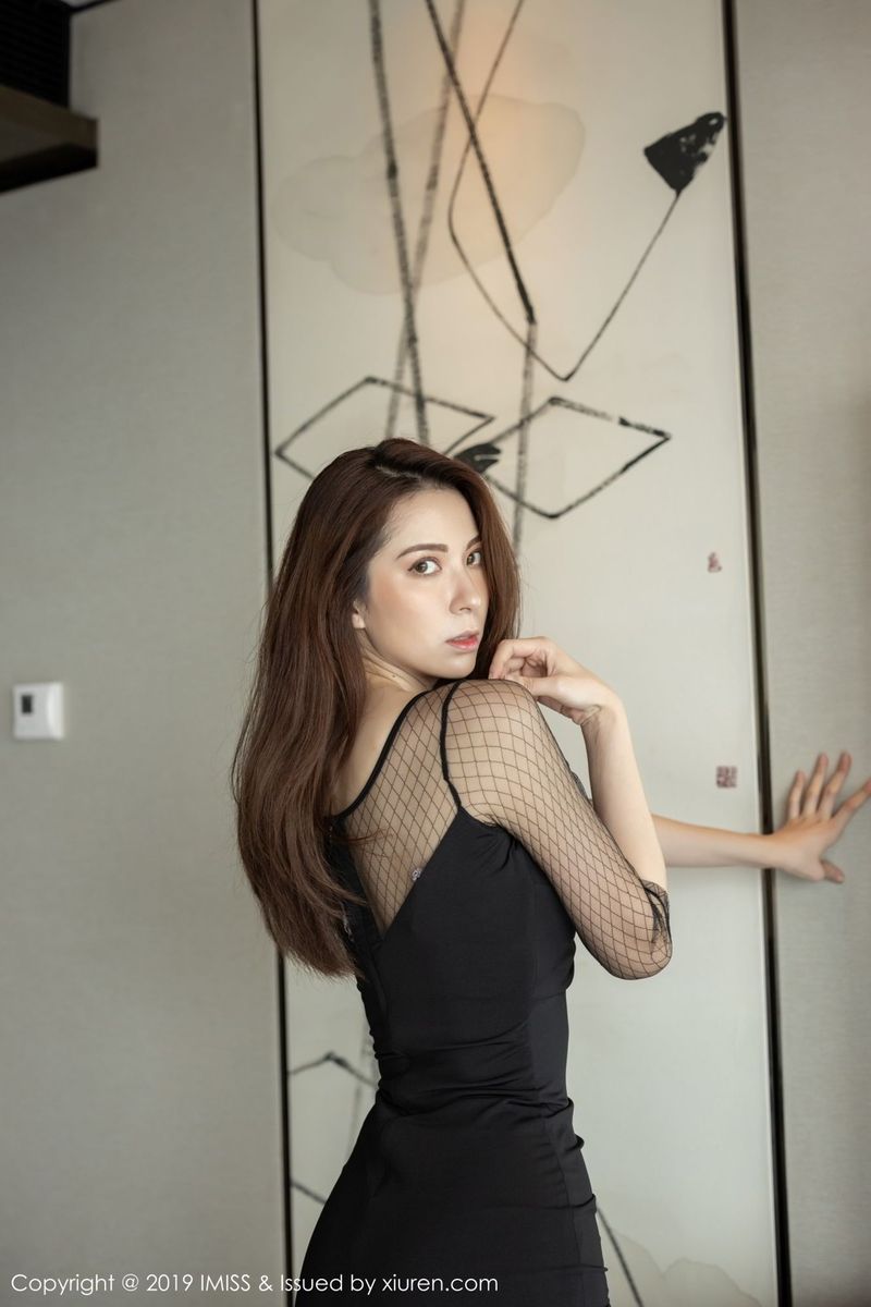 爱蜜社气质女神陈良玲carry旗袍黑丝美腿蕾丝内衣诱惑写真