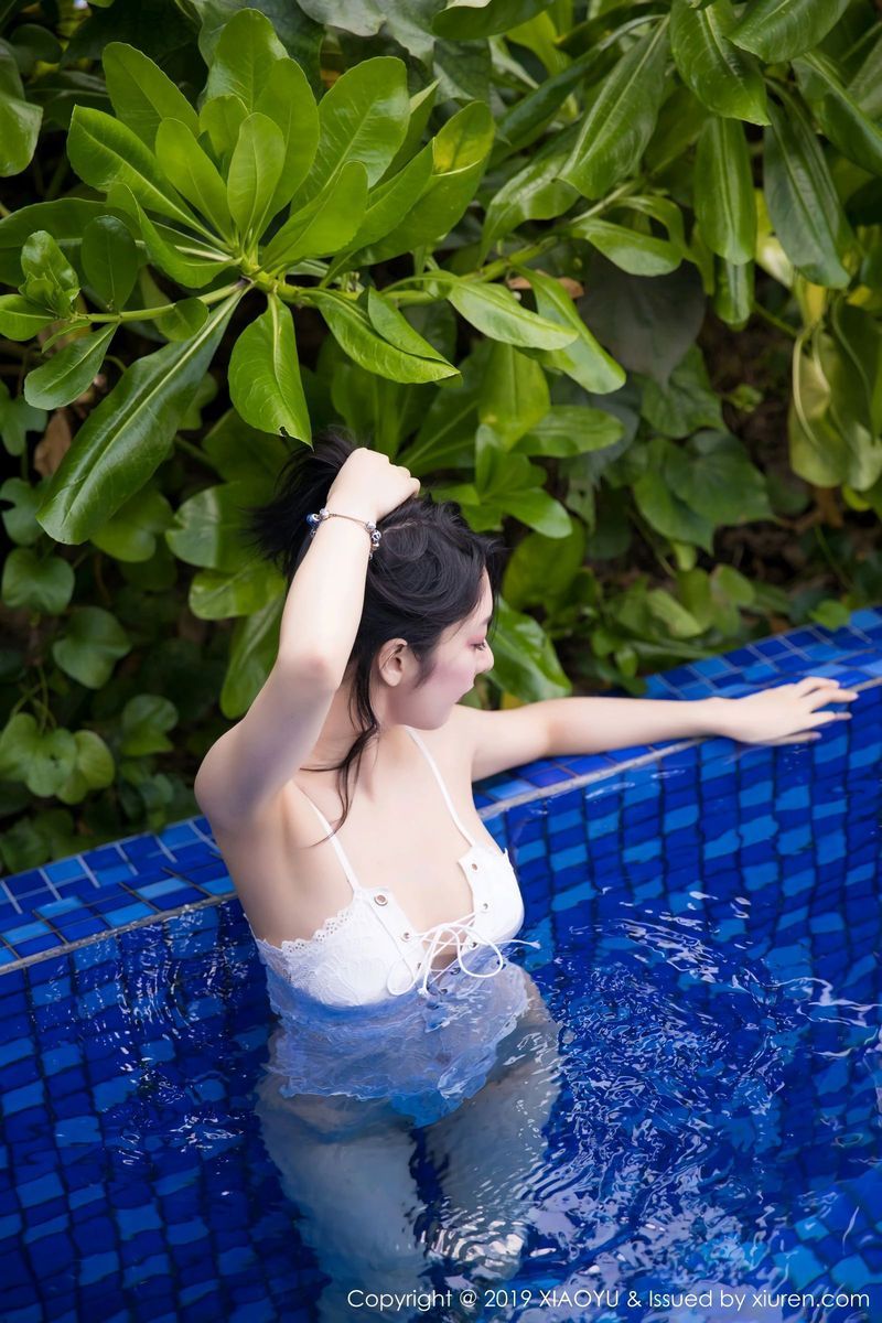 语画界性感女神小热巴Angela泳池比基尼湿身诱惑动人写真