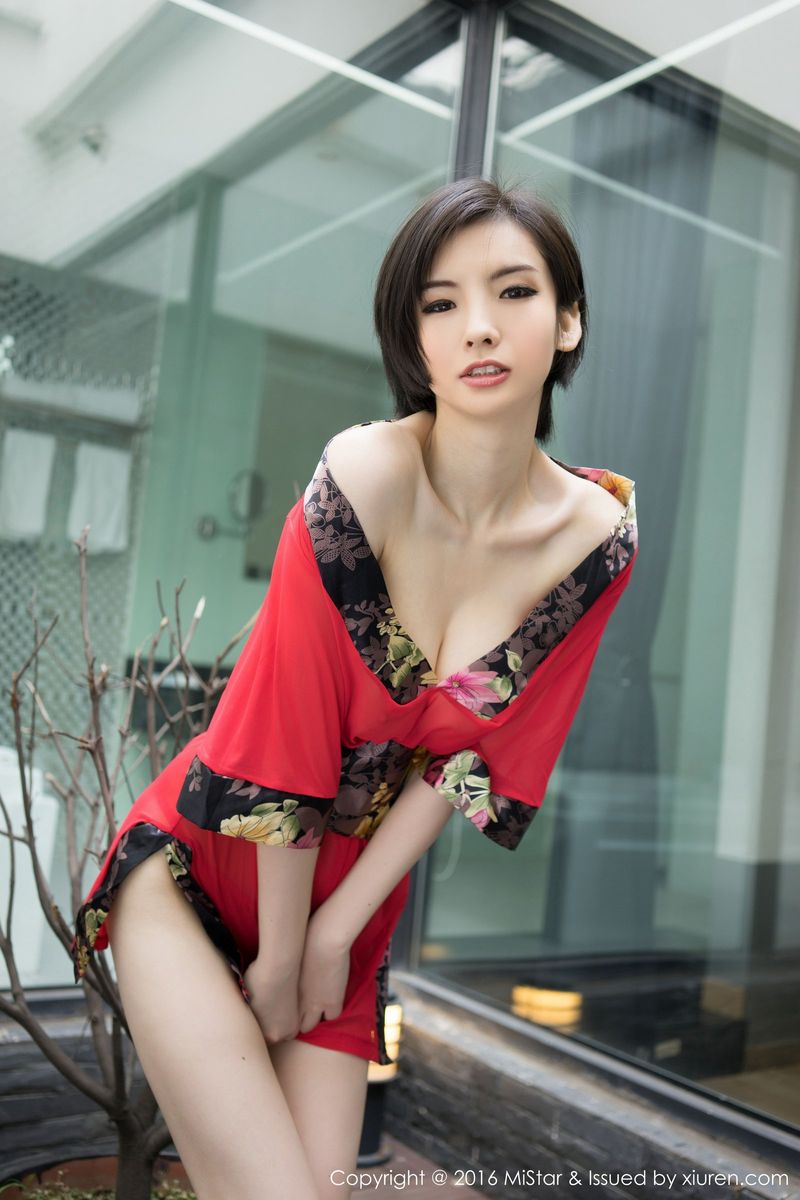 魅妍社新人短发嫩模Jenny佳妮傲人身材白嫩爆乳首套性感写真