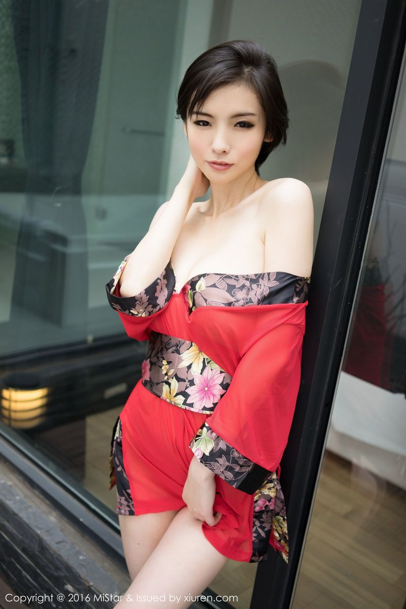 魅妍社新人短发嫩模Jenny佳妮傲人身材白嫩爆乳首套性感写真