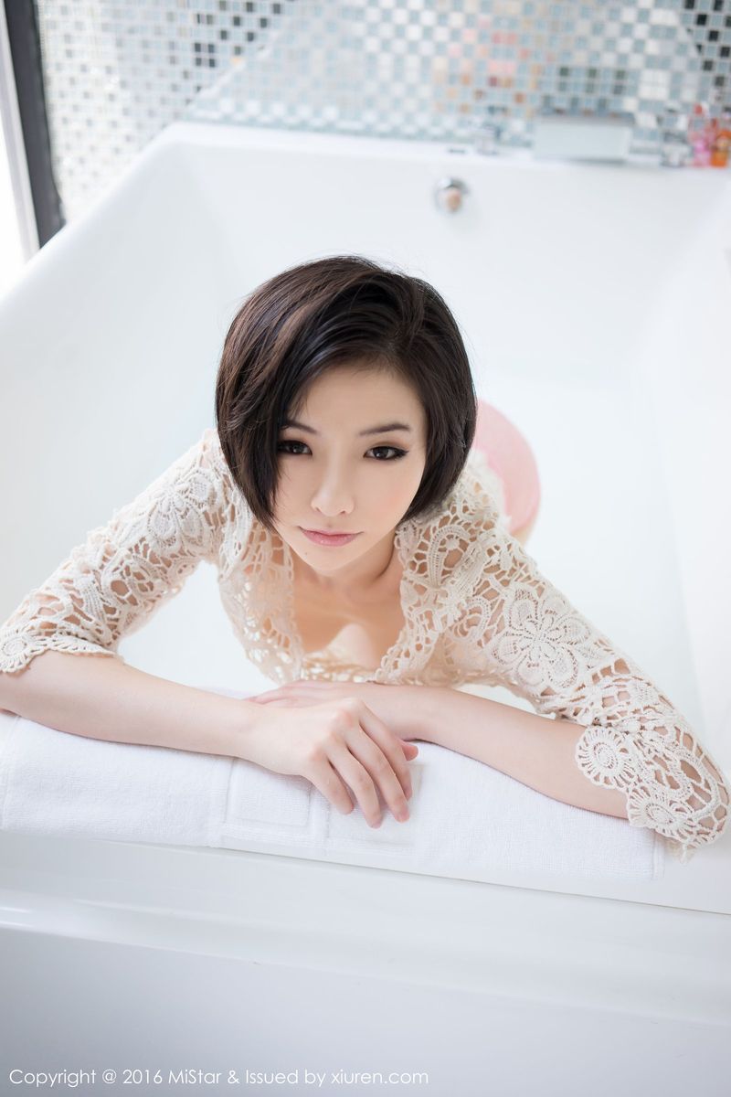 魅妍社新人短发嫩模Jenny佳妮傲人身材白嫩爆乳首套性感写真