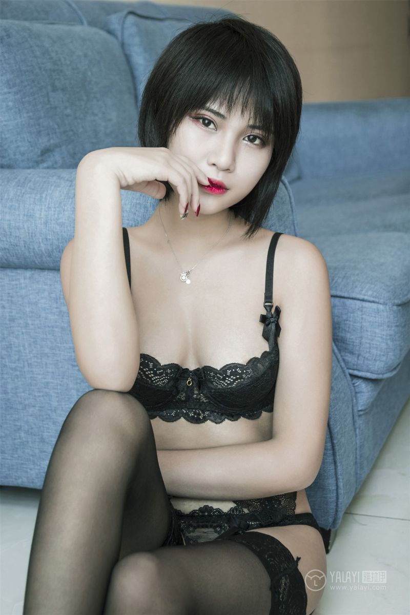 雅拉伊性感美女萌宝儿黑丝吊袜修长美腿内衣诱惑私房写真
