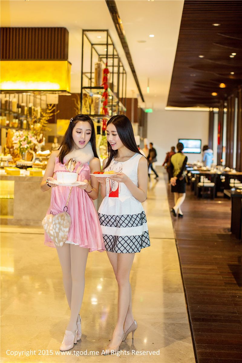 推女神性感姐妹花梁晶莹&李珂泳池湿身诱惑红珠山温泉写真