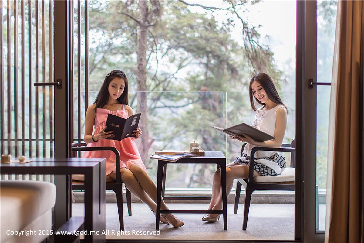推女神性感姐妹花梁晶莹&李珂泳池湿身诱惑红珠山温泉写真