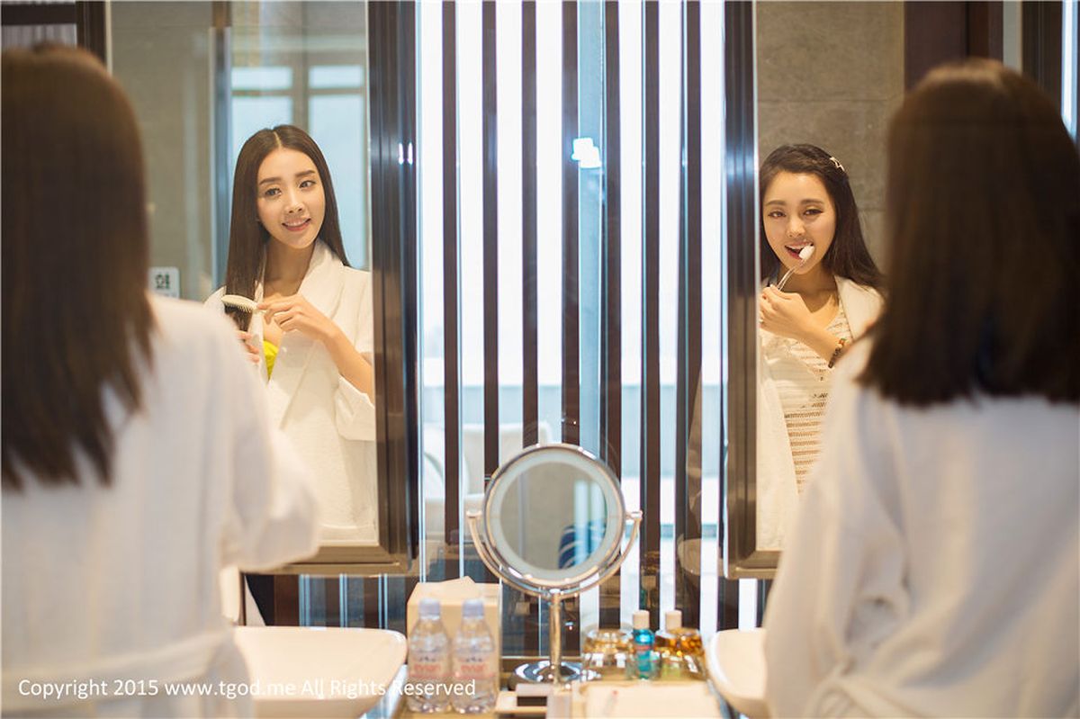 推女神性感姐妹花梁晶莹&李珂泳池湿身诱惑红珠山温泉写真