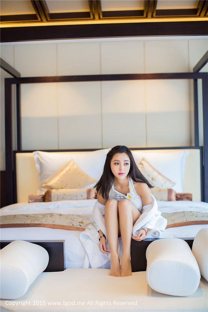 推女神性感姐妹花梁晶莹&李珂泳池湿身诱惑红珠山温泉写真