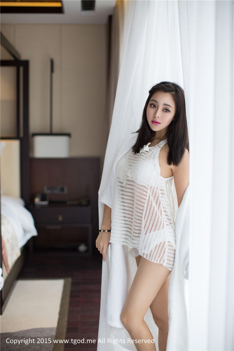 推女神性感姐妹花梁晶莹&李珂泳池湿身诱惑红珠山温泉写真