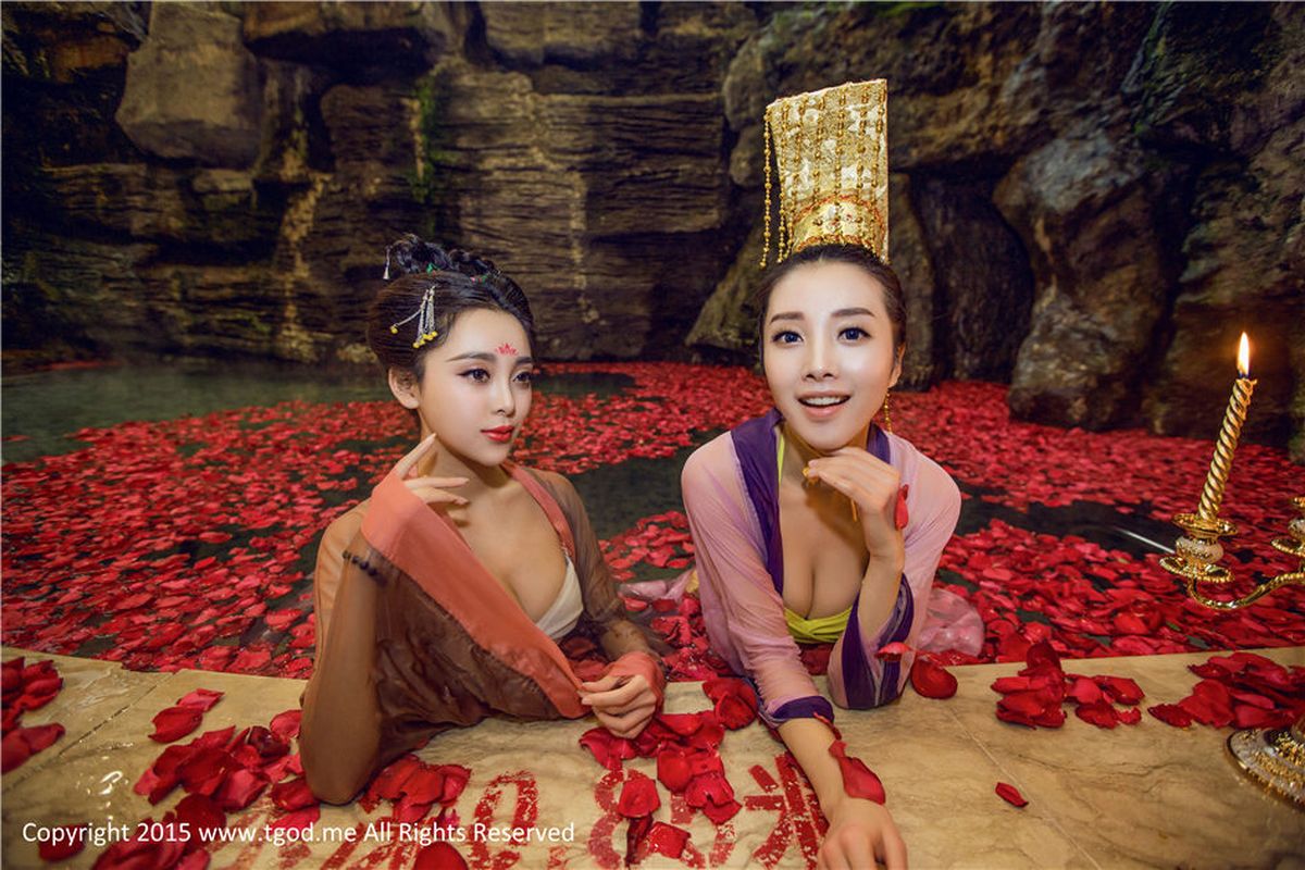 推女神性感姐妹花梁晶莹&李珂泳池湿身诱惑红珠山温泉写真