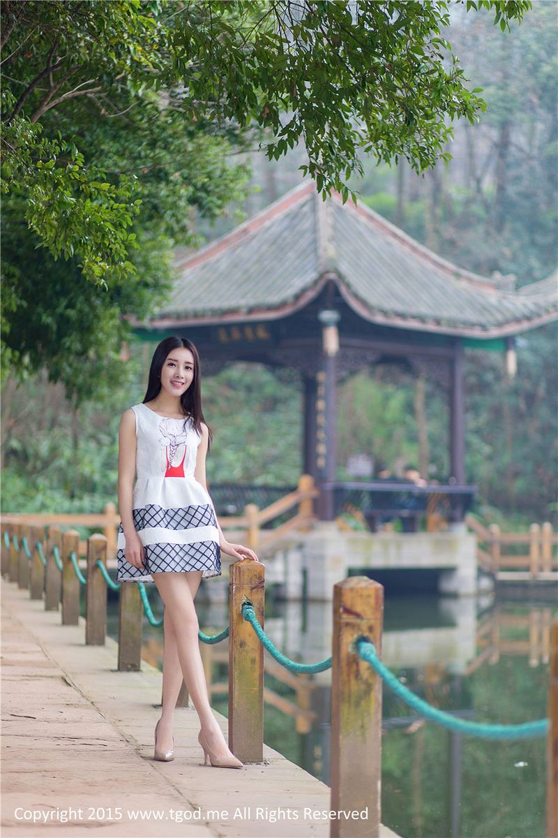 推女神性感姐妹花梁晶莹&李珂泳池湿身诱惑红珠山温泉写真