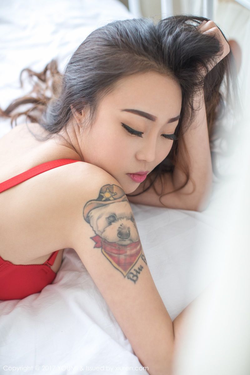 尤蜜荟美女模特Quella瑰娜翘臀美腿红色内衣诱惑风情写真