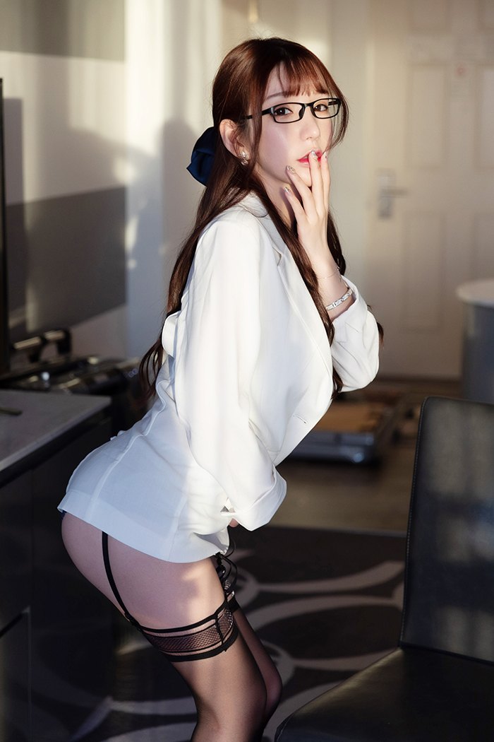 黑丝眼镜娘周于希酒店放纵妩媚至极