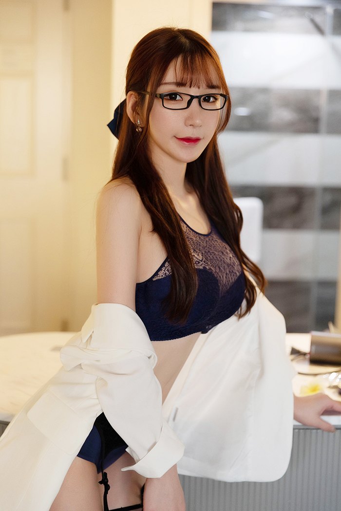 黑丝眼镜娘周于希酒店放纵妩媚至极