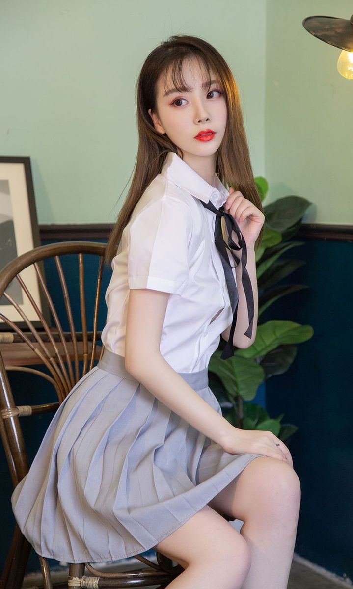 尤果网美女模特徐肉肉清新校服牛仔热裤修长美腿性感写真