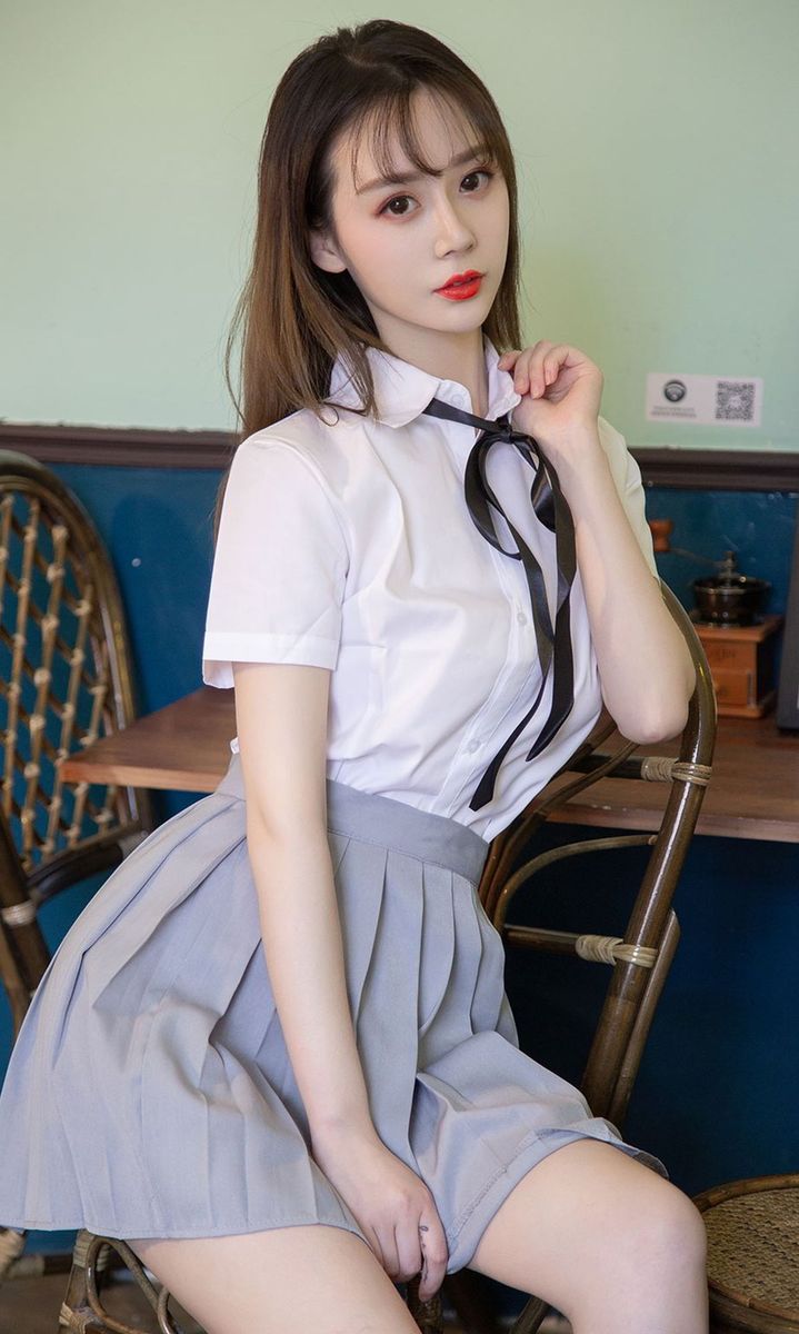 尤果网美女模特徐肉肉清新校服牛仔热裤修长美腿性感写真