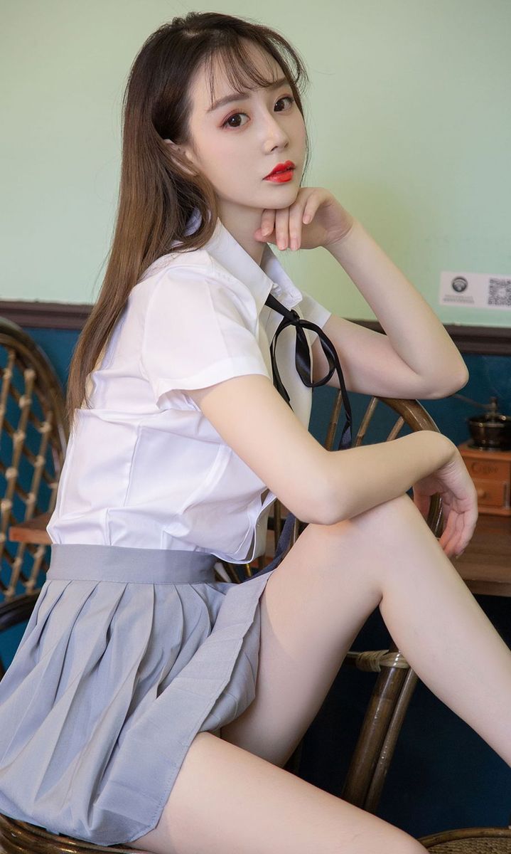 尤果网美女模特徐肉肉清新校服牛仔热裤修长美腿性感写真