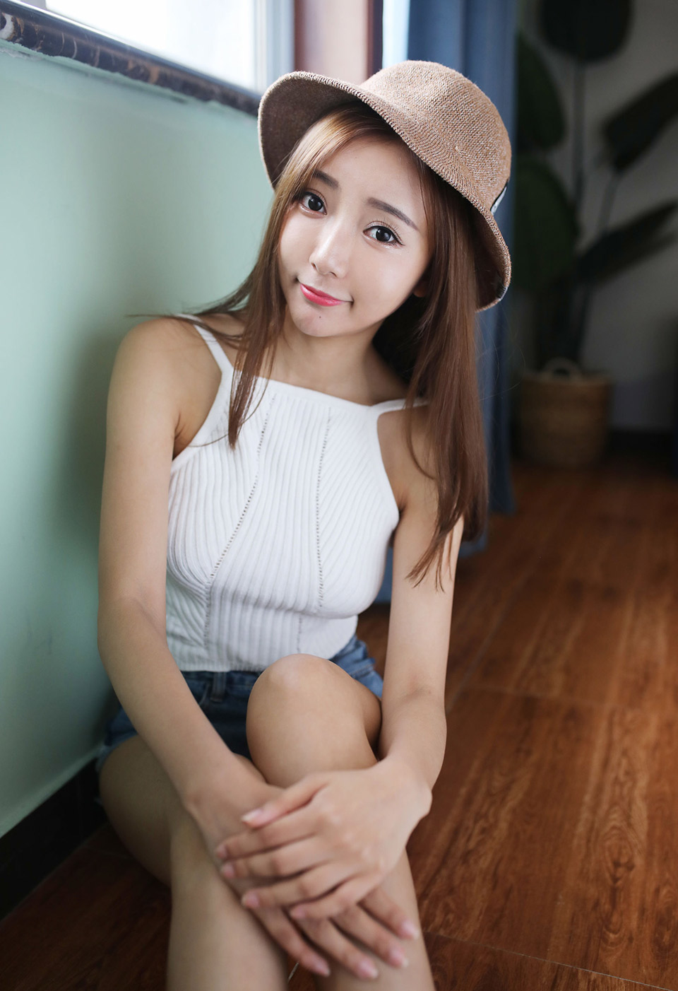 清新模特王馨瑶草帽少女OL美人