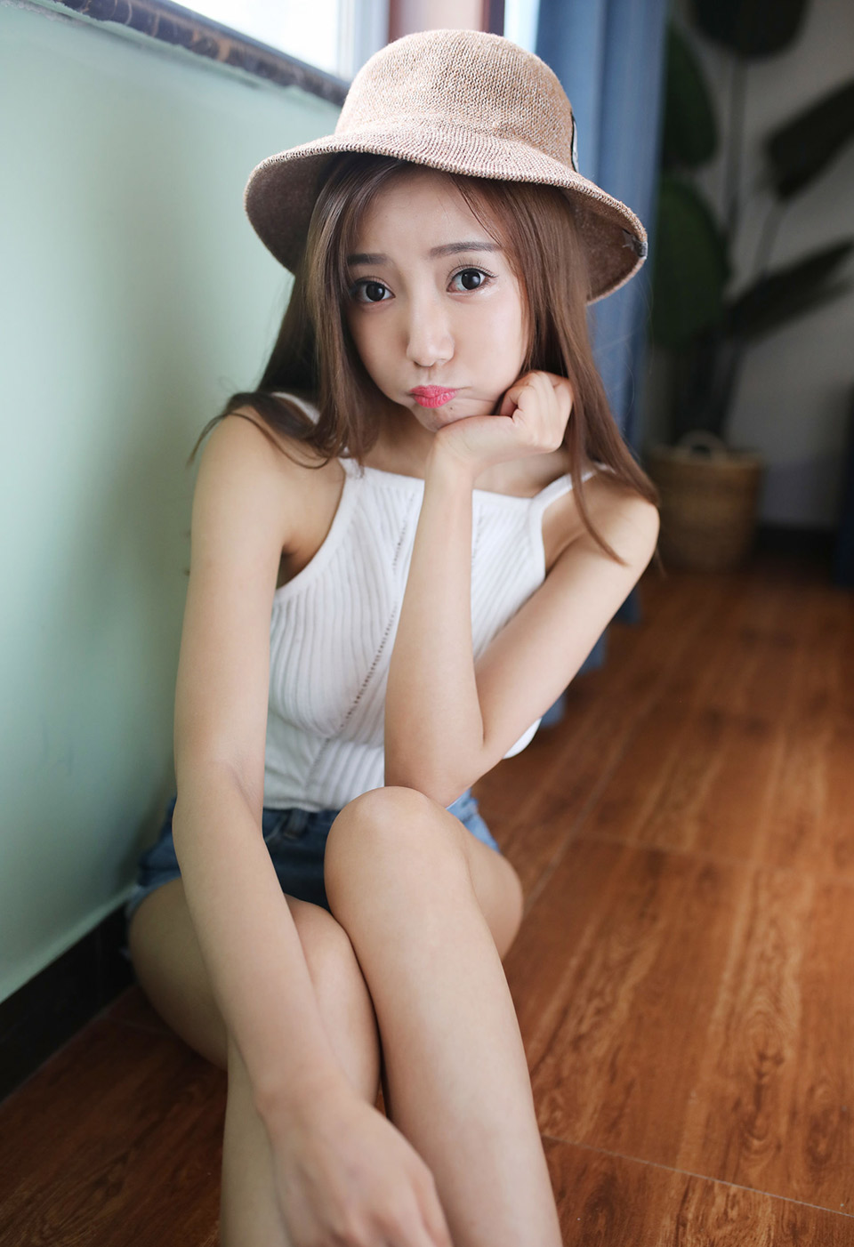 清新模特王馨瑶草帽少女OL美人