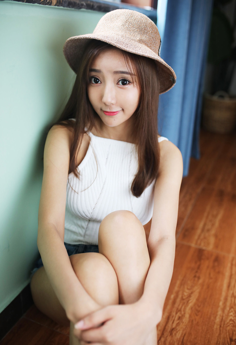 清新模特王馨瑶草帽少女OL美人