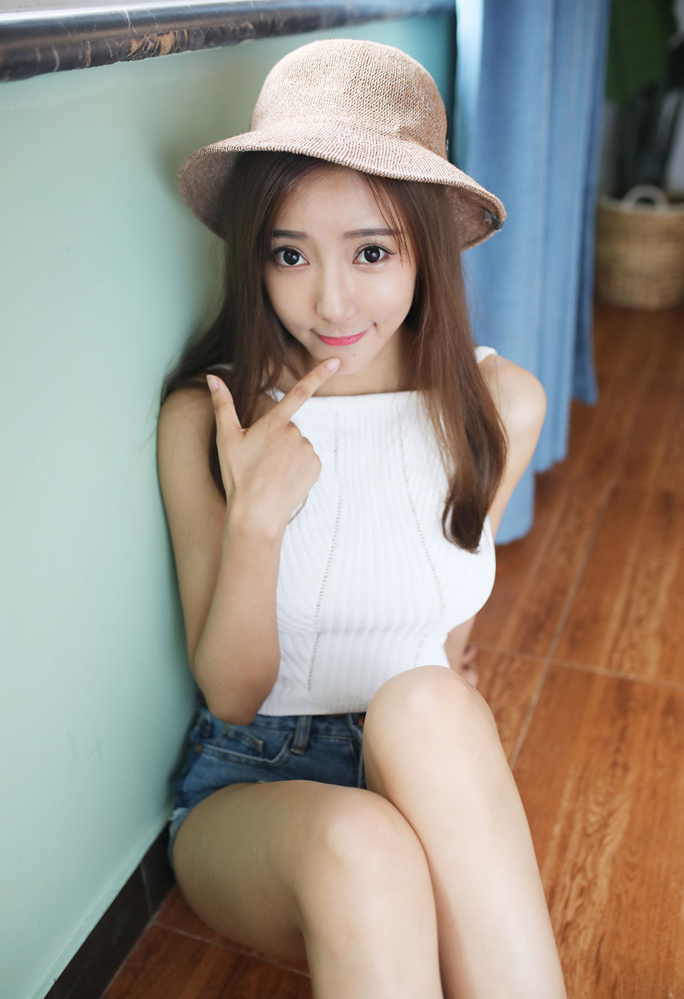 清新模特王馨瑶草帽少女OL美人