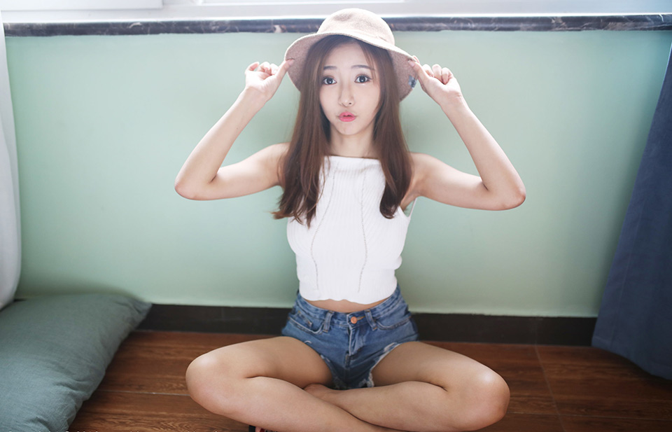 清新模特王馨瑶草帽少女OL美人