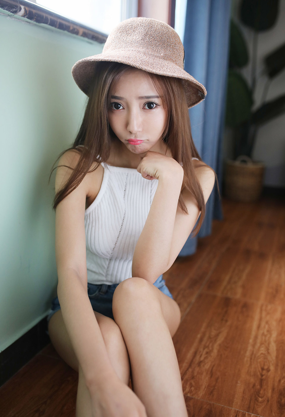 清新模特王馨瑶草帽少女OL美人