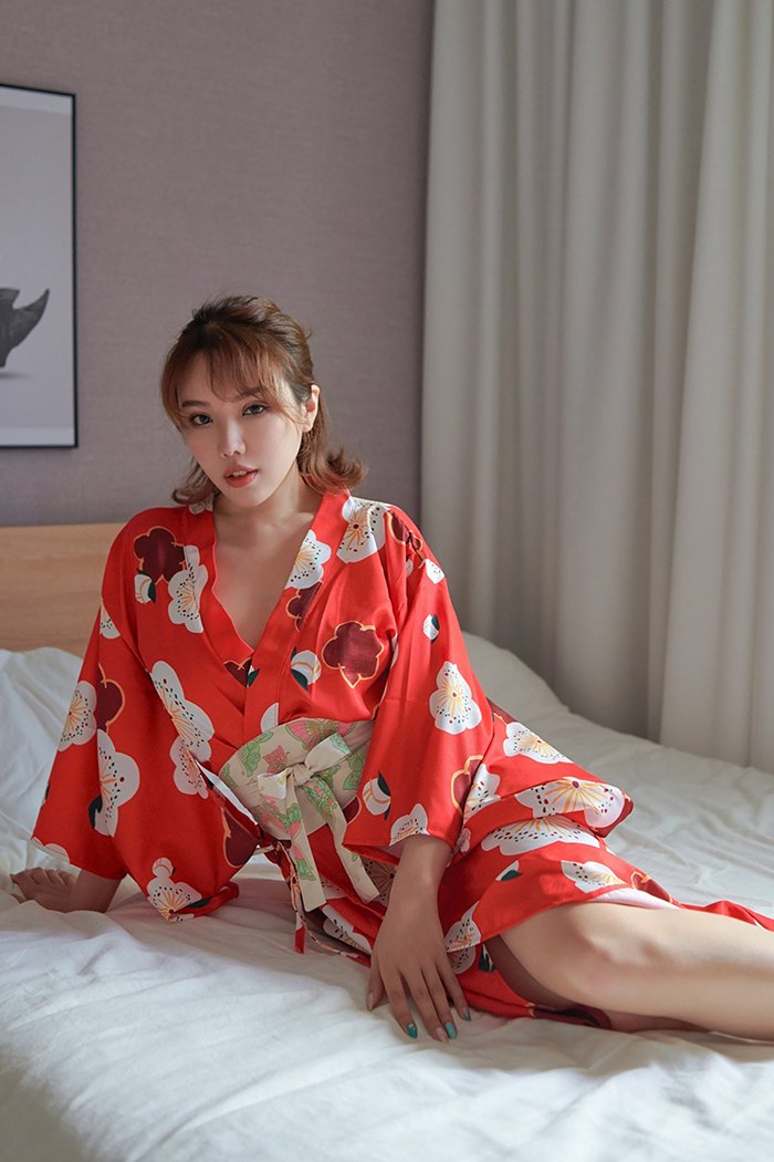 蛇蝎美人黄乐然性感和服舞弄风姿