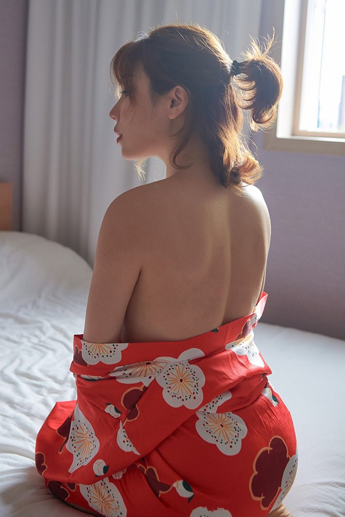 蛇蝎美人黄乐然性感和服舞弄风姿