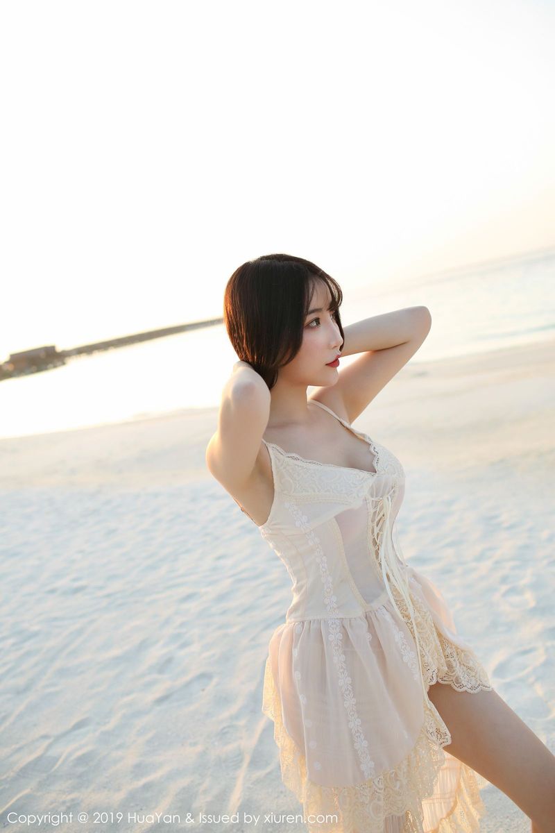 花の颜性感美女绯月樱Cherry童颜巨乳粉色超短裙马代旅拍