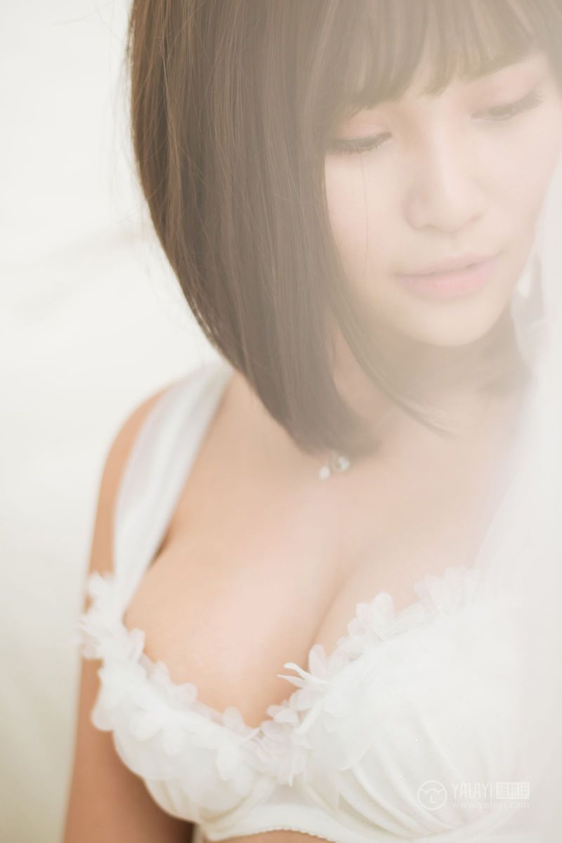 雅拉伊短发嫩模萌宝儿BoA修长美腿白嫩美胸内衣诱惑美图