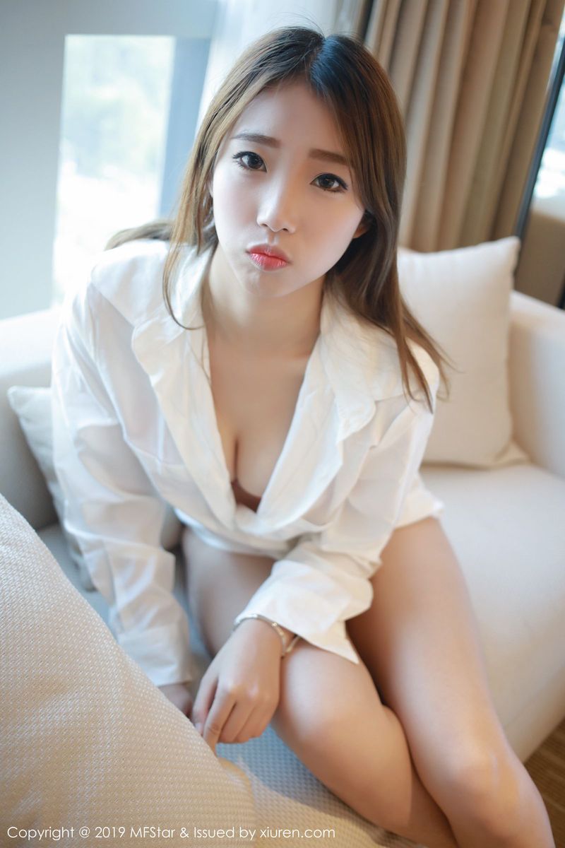 模范学院新人嫩模宝儿fox白衬衫修长美腿内衣诱惑系列写真