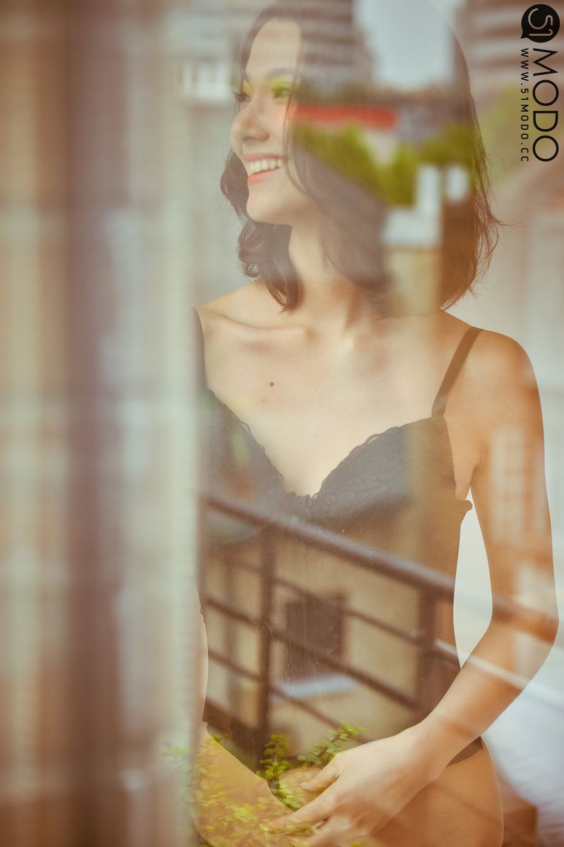 51MODO性感女神胡玥高跟鞋丝袜美腿气质私房石库门写真