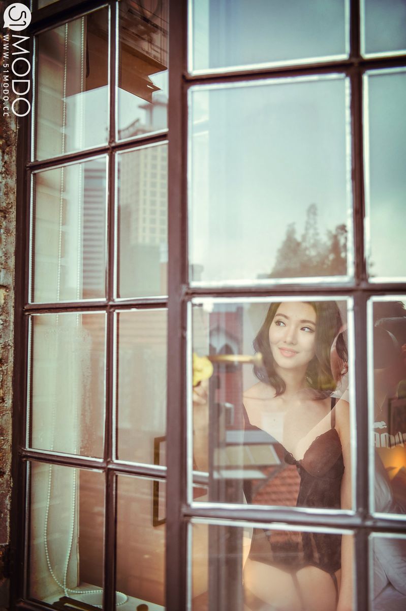 51MODO性感女神胡玥高跟鞋丝袜美腿气质私房石库门写真