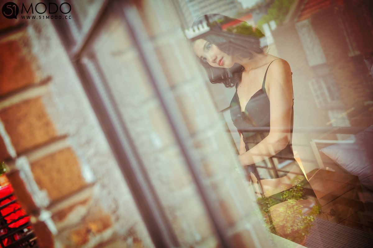 51MODO性感女神胡玥高跟鞋丝袜美腿气质私房石库门写真