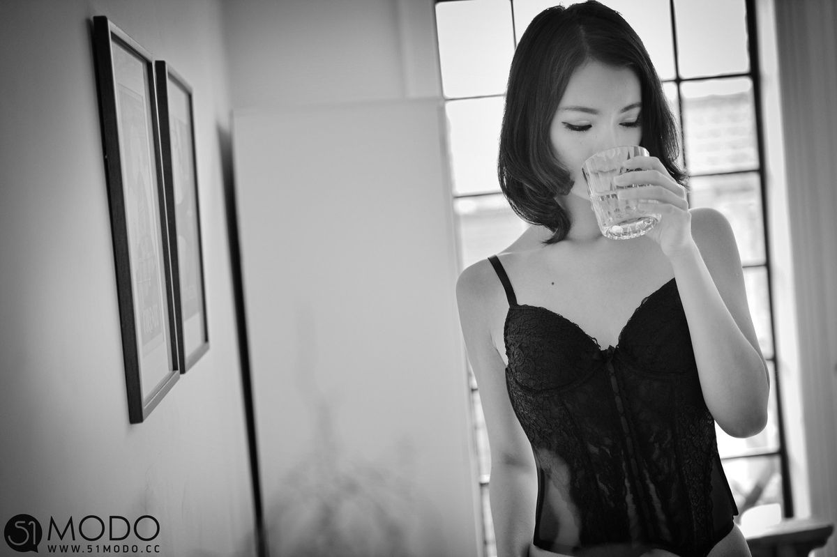 51MODO性感女神胡玥高跟鞋丝袜美腿气质私房石库门写真