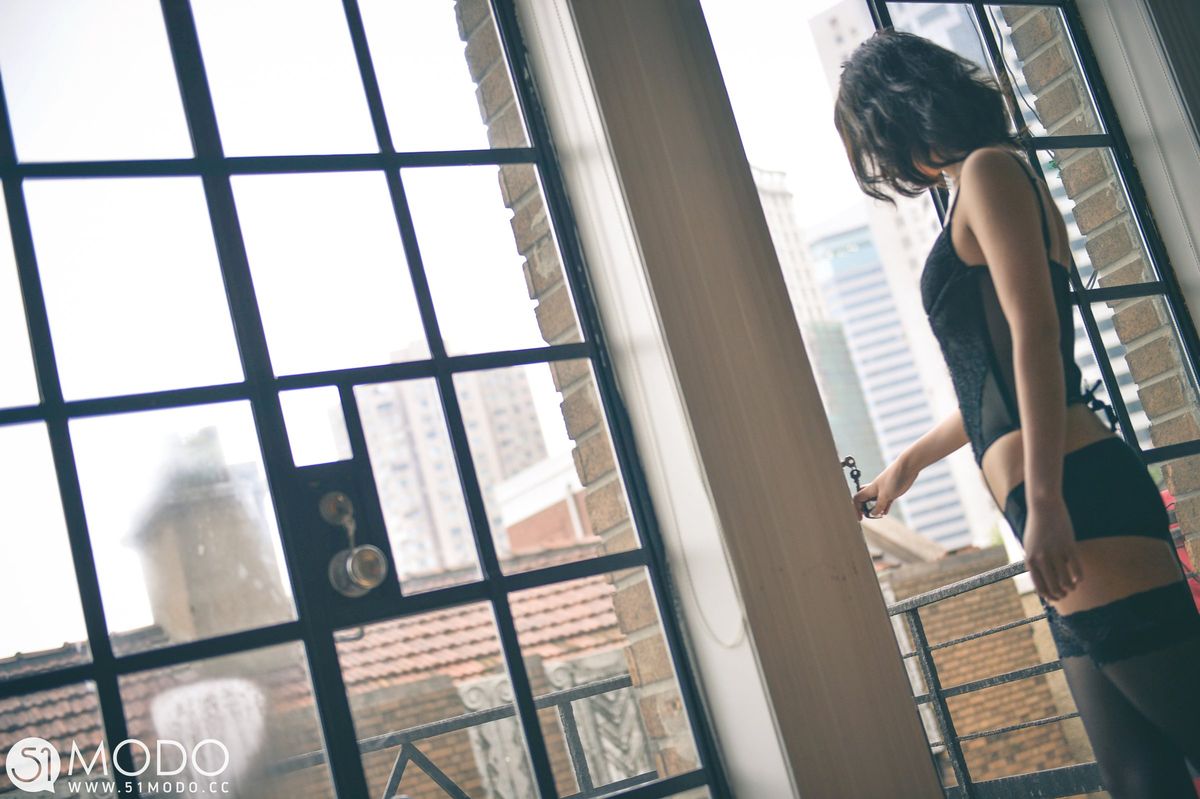 51MODO性感女神胡玥高跟鞋丝袜美腿气质私房石库门写真