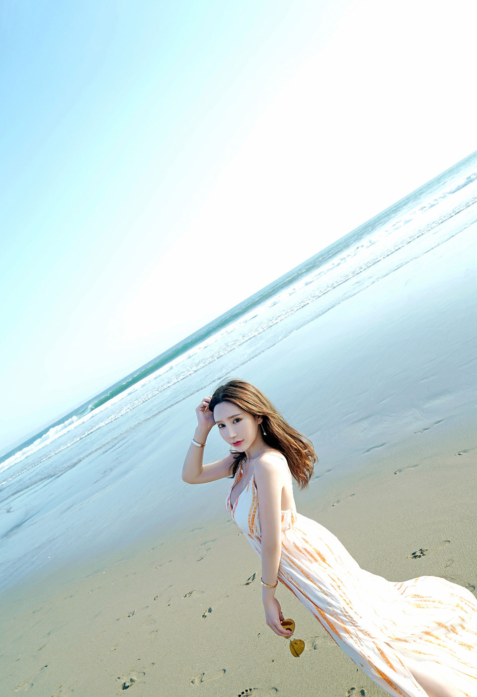 美女主播周于希海边清新系列