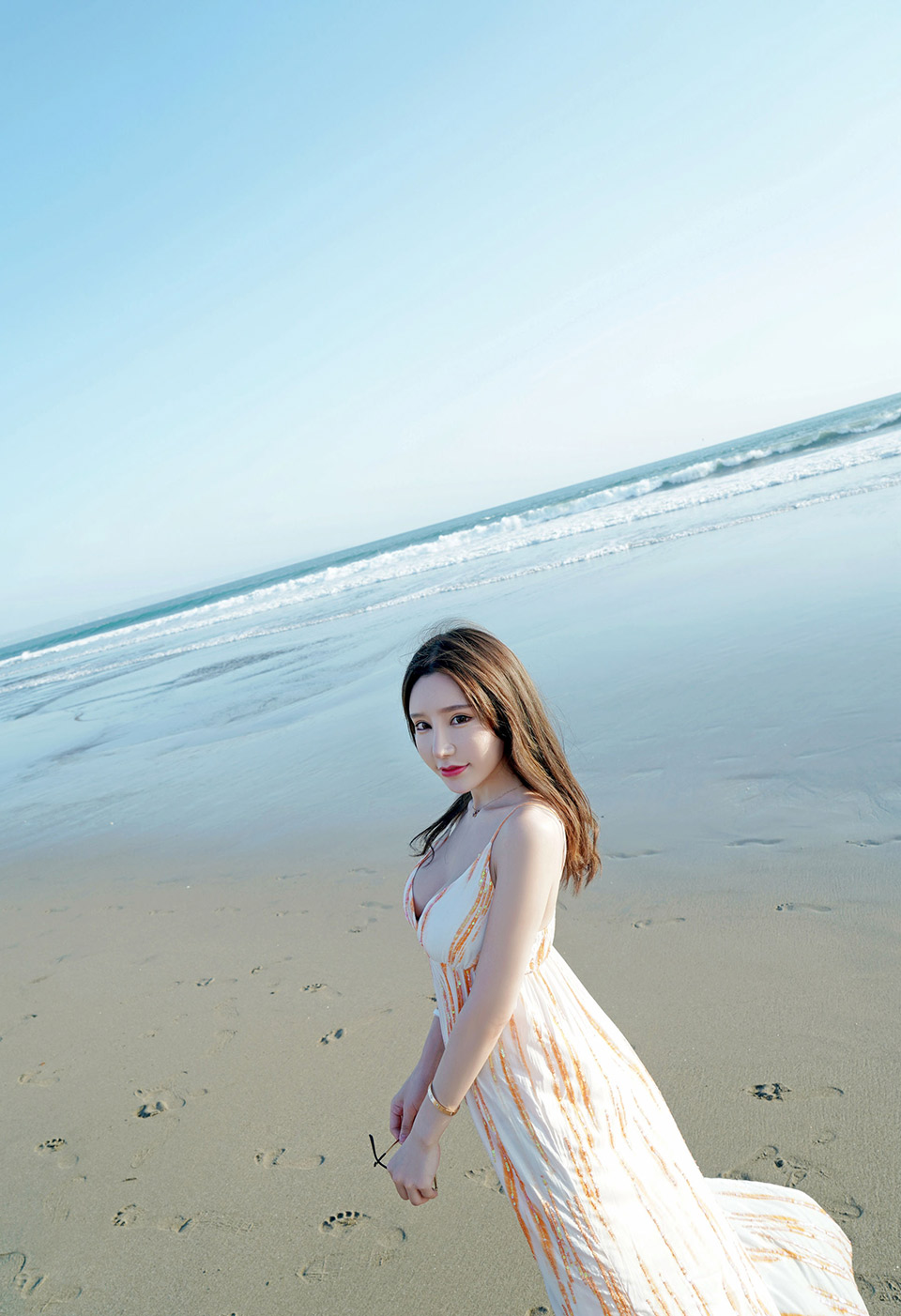 美女主播周于希海边清新系列