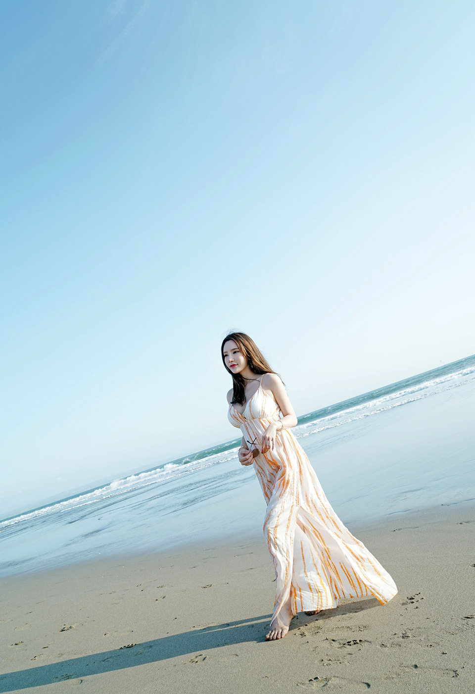 美女主播周于希海边清新系列