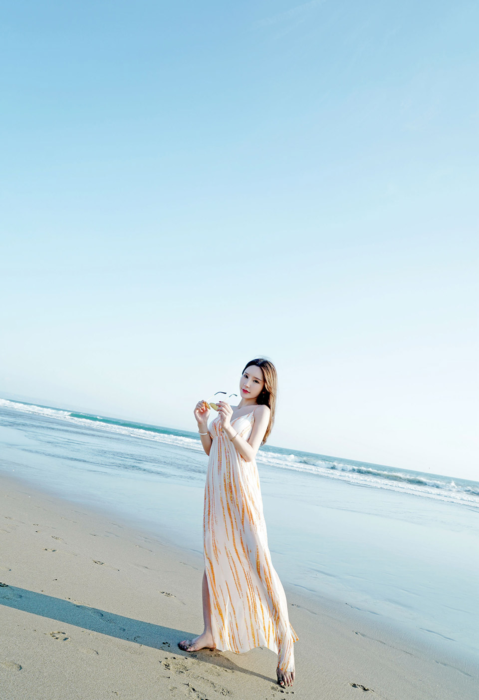 美女主播周于希海边清新系列