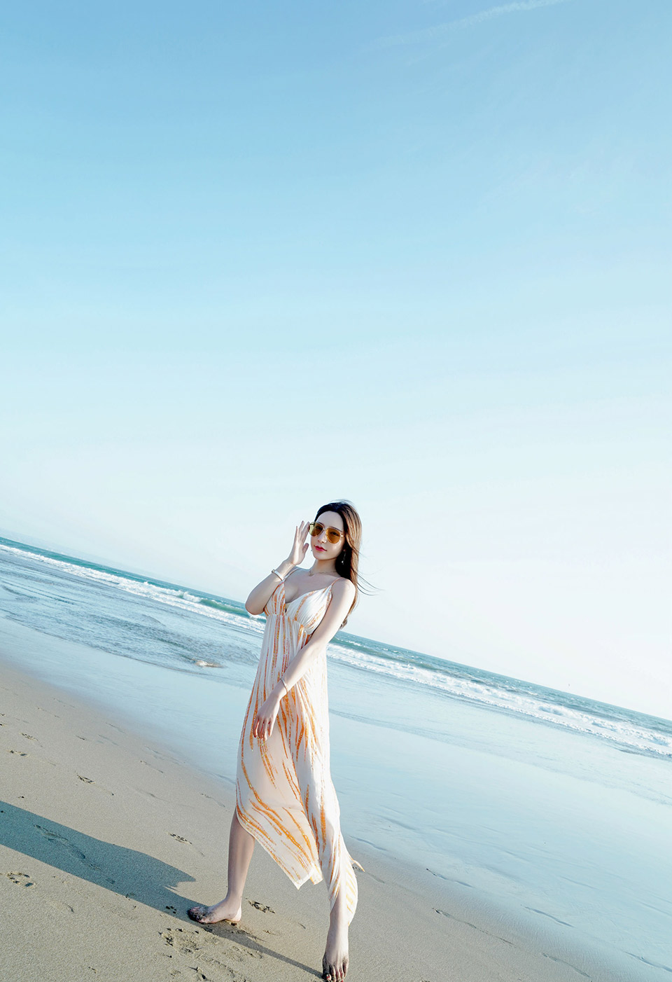 美女主播周于希海边清新系列