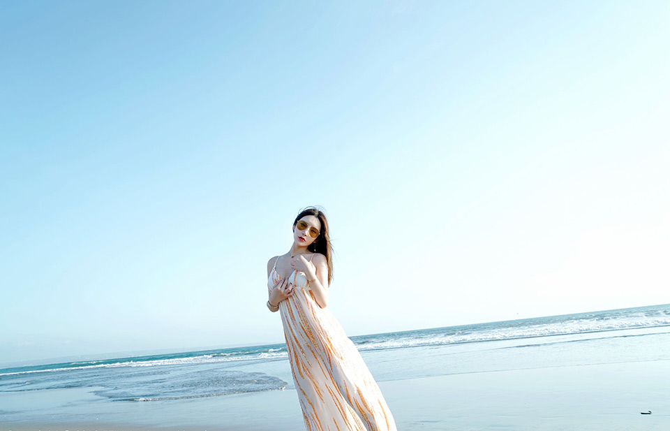 美女主播周于希海边清新系列